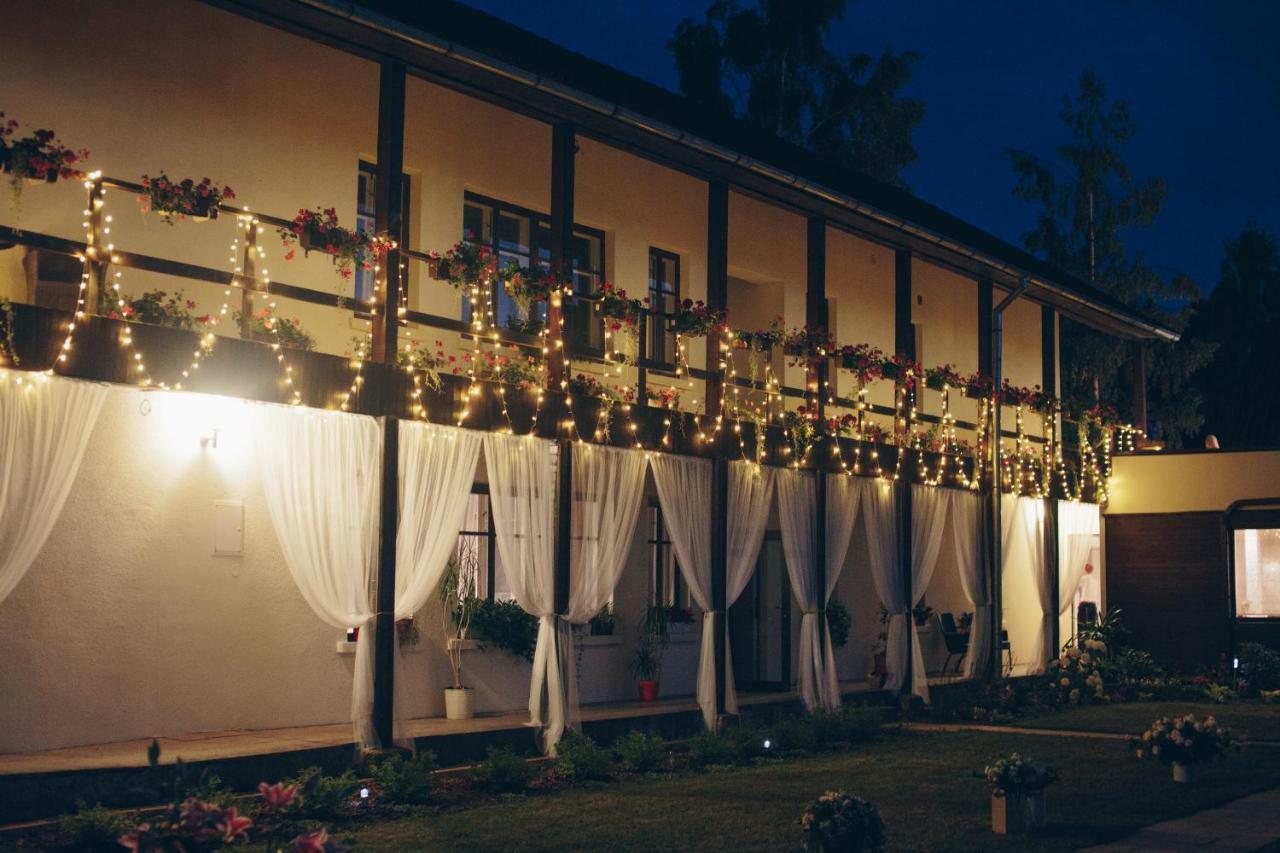Akmens Stasti / Stone Stories Hotel Kaltene Екстериор снимка